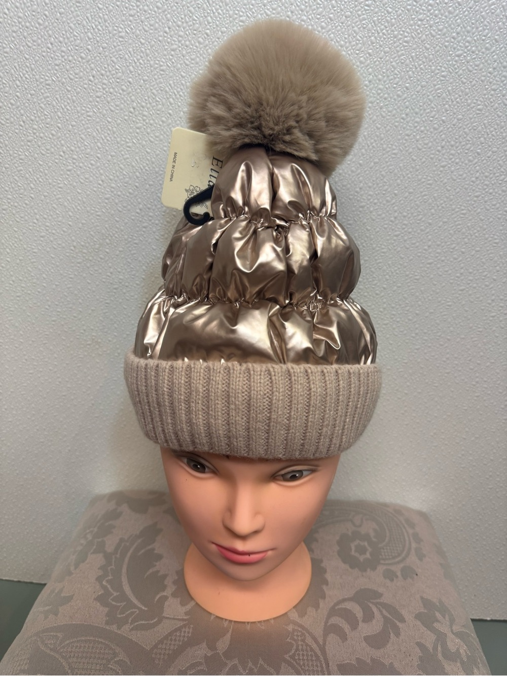 Ellas Puffer Pom Beanie in Champagne Taupe (D-96)
